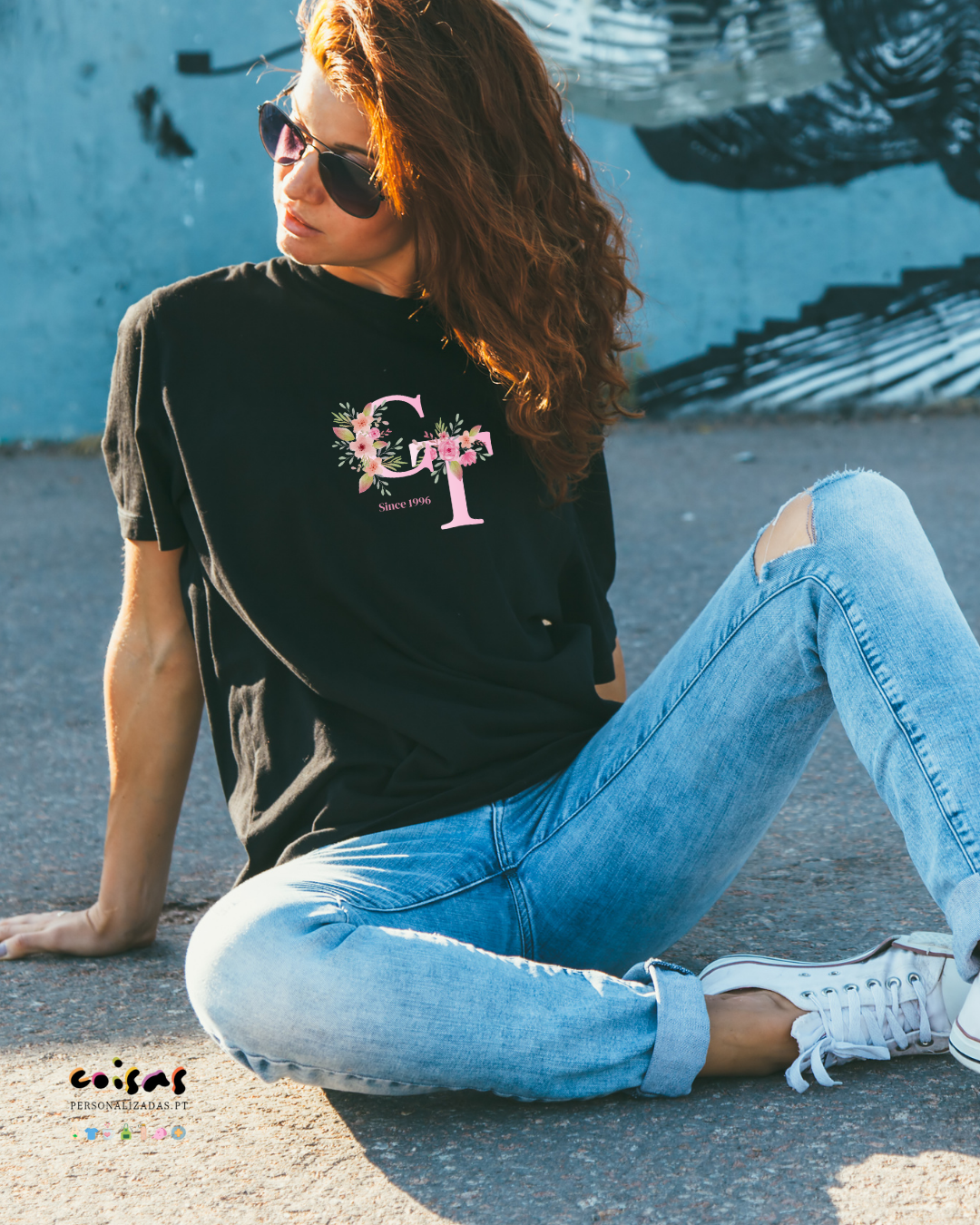T-Shirt&#x20;Preta&#x20;Personalizada&#x20;Mulher&#x20;&#x7C;&#x20;Iniciais&#x20;em&#x20;Dourado,&#x20;Rosa&#x20;ou&#x20;Branco