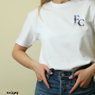 T-Shirt&#x20;Branca&#x20;Personalizada&#x20;Mulher&#x20;&#x7C;&#x20;Iniciais&#x20;e&#x20;Tamanhos&#x20;S&#x20;ao&#x20;XXL