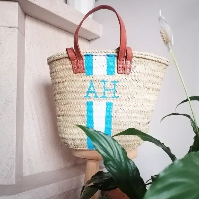 Cesta&#x20;de&#x20;Palha&#x20;Grande&#x20;Personalizada&#x20;com&#x20;Iniciais&#x20;&#x2013;&#x20;Pintada&#x20;&#x00E0;&#x20;M&#x00E3;o&#x20;e&#x20;&#x00DA;nica