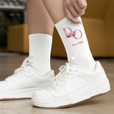 Meias&#x20;brancas&#x20;de&#x20;algod&#x00E3;o&#x20;canelado&#x20;personalizadas&#x20;com&#x20;iniciais