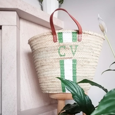 Cesta&#x20;de&#x20;Palha&#x20;Grande&#x20;Personalizada&#x20;com&#x20;Iniciais&#x20;&#x2013;&#x20;Pintada&#x20;&#x00E0;&#x20;M&#x00E3;o&#x20;e&#x20;&#x00DA;nica