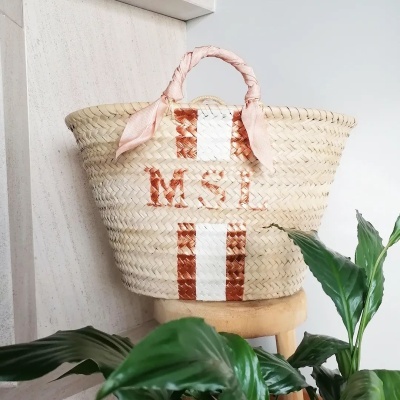 Cesta&#x20;de&#x20;Palha&#x20;Grande&#x20;Personalizada&#x20;com&#x20;Iniciais&#x20;&#x2013;&#x20;Pintada&#x20;&#x00E0;&#x20;M&#x00E3;o&#x20;e&#x20;&#x00DA;nica