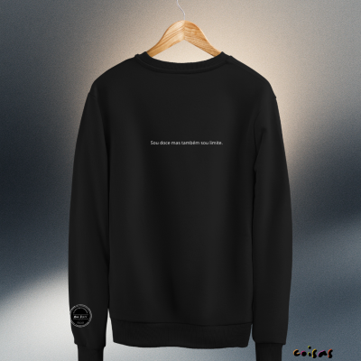 Sweat&#x20;&#x201C;Sou&#x20;doce&#x20;mas&#x20;tamb&#x00E9;m&#x20;sou&#x20;limite&#x201D;&#x20;&#x7C;&#x20;Escritora&#x20;Gestrudes&#x20;Barata