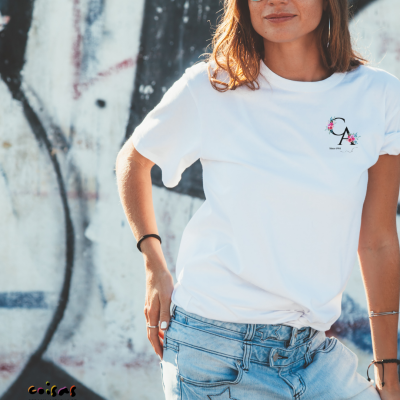 T-Shirt&#x20;Branca&#x20;Personalizada&#x20;Mulher&#x20;&#x7C;&#x20;Iniciais&#x20;e&#x20;Tamanhos&#x20;S&#x20;ao&#x20;XXL