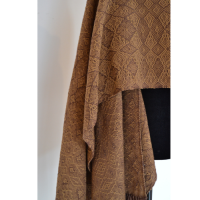 5. Cachecol tecido manualmente