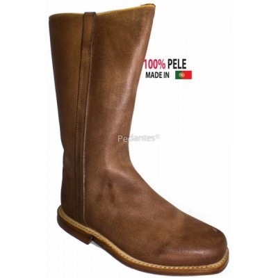 Botas com solas em COURO cosidas
