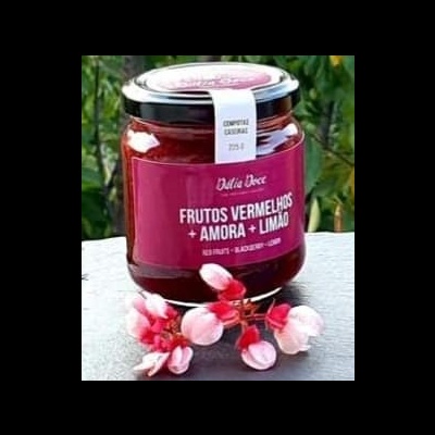 Frutos vermelhos + amora + limão