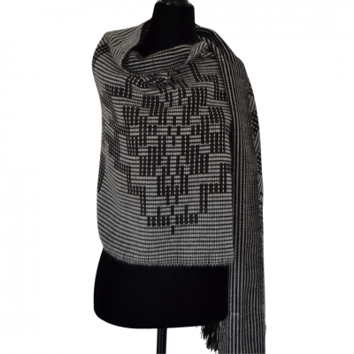 18. Cachecol tecido manualmente