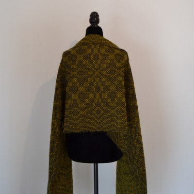 10. Cachecol tecido manualmente