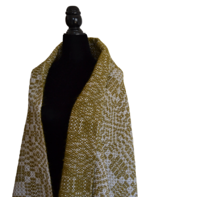 6. Cachecol tecido manualmente