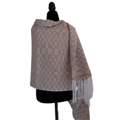 9. Cachecol tecido manualmente