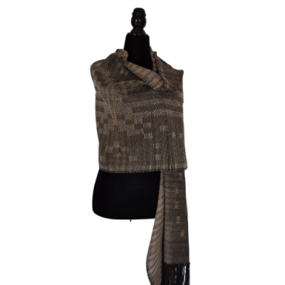 4. Cachecol tecido manualmente