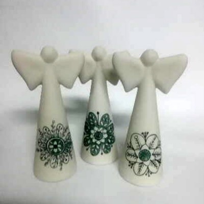 Anjo "Bordar a Vida" em  porcelana pintado á mão