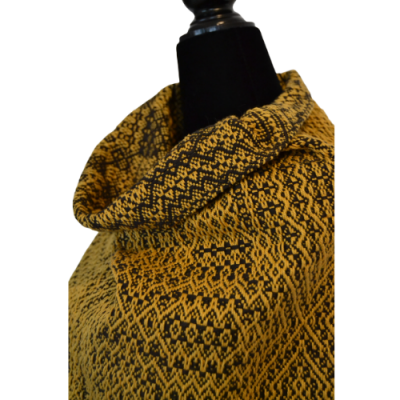 2. Cachecol tecido manualmente