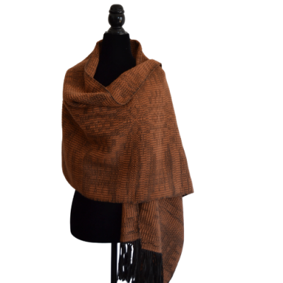 11. Cachecol tecido manualmente