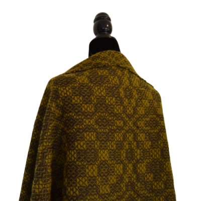 10. Cachecol tecido manualmente