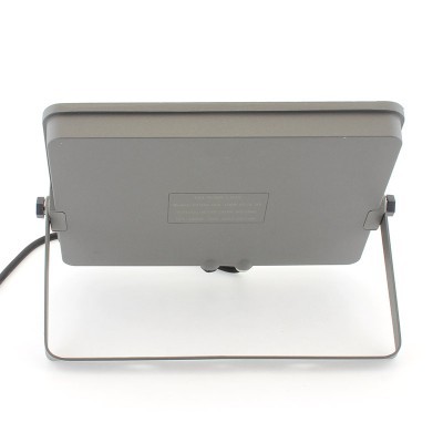 Projetor cinza com suporte metálico visto de trás