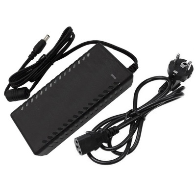 Carregador de energia preto com cabo e adaptador europeu