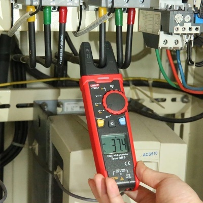 UNI-T UT256A Pinça Amperimétrica 200A