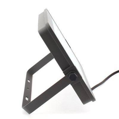 Projetor LED retangular preto com suporte metálico ajustável