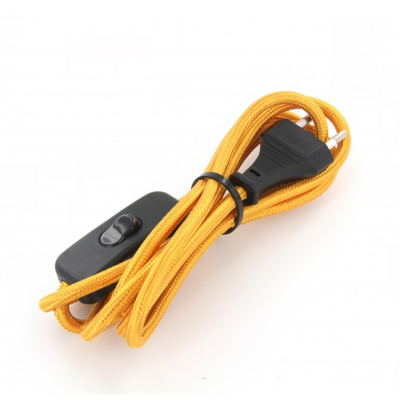 Cabo de energia amarelo com ficha e interruptor pretos, enrolado