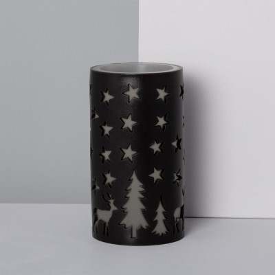 vela preta cilíndrica com recortes de estrelas e árvores