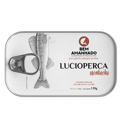 Lata branca de conserva de peixe com texto e imagem de peixe