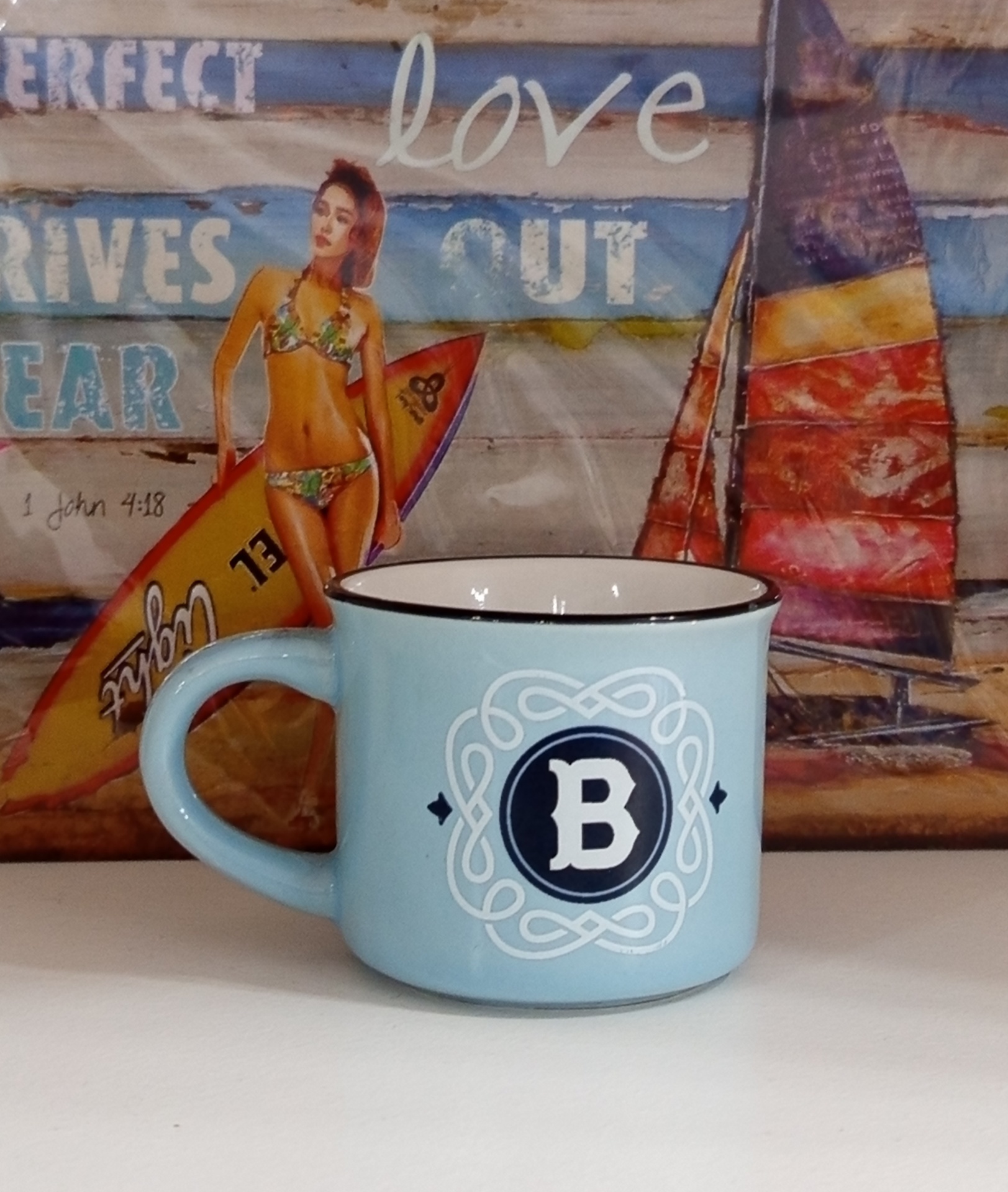 Caneca com letras A-J