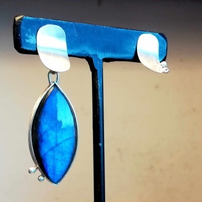 Brincos assimétricos Labradorite