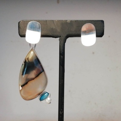 Brincos assimétricos Ágata natural c/Madrepérola