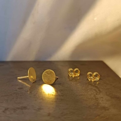 Brincos minimos redondos