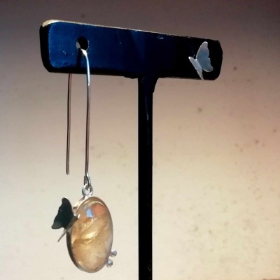 Brincos assimétricos Citrino oval c/Borboleta