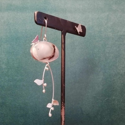 Brincos assimétricos Água Dendritica redonda c/Borboleta