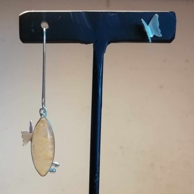 Brincos assimetrico Quartzo Rutilado c/Borboleta