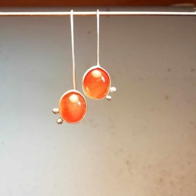 Brincos assimetricos Cornalina 2Pontos