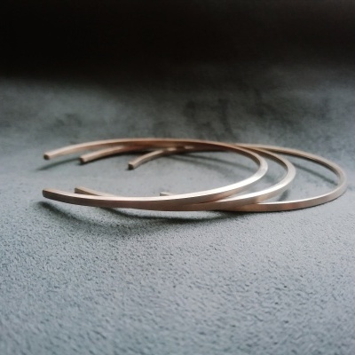 Pulseira secçao quadrada