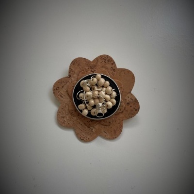 Alfinete de peito em Cortiça