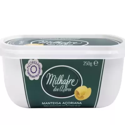 Embalagem de manteiga Milhafre dos Açores, 250g, com etiqueta verde e branco.