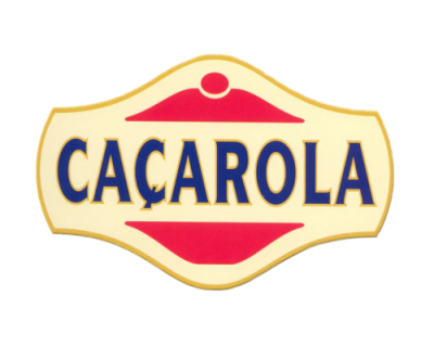 Etiqueta de produto com o texto CAÇAROLA em azul e elementos geométricos vermelhos em fundo bege