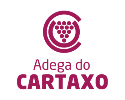 Logotipo da Adega do Cartaxo com cachos de uvas e texto borgonha