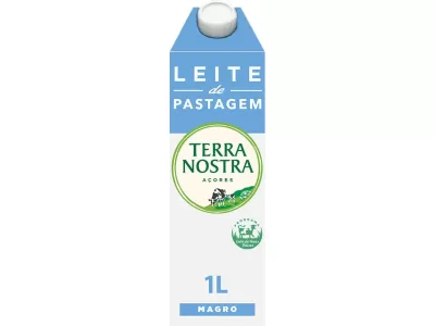 Embalagem de leite Terra Nostra Açores de 1 litro magro em azul e branco
