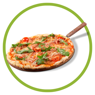 Pizza em tabuleiro de madeira com ingredientes coloridos