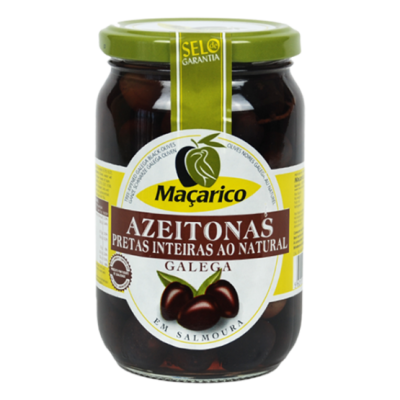 Frasco de vidro com azeitonas pretas inteiras ao natural com tampa verde