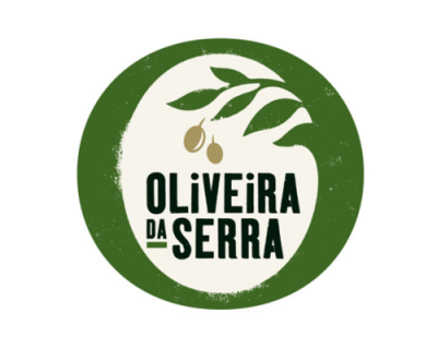 Logótipo Oliveira da Serra com azeitonas e texto em fundo branco e verde