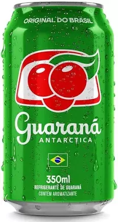Lata verde de Guaraná Antarctica com gotas de água