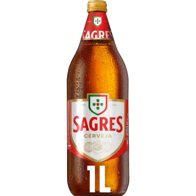 Garrafa de cerveja Sagres de vidro castanho com rótulo vermelho e branco