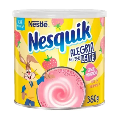 Lata de Nesquik sabor morango com personagens e texto