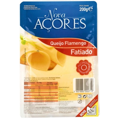 Pacote de queijo flamengo fatiado Nova Açores 200g de plástico azul e branco