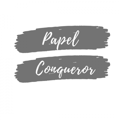 Fundo branco com manchas cinza e texto branco Papel Conqueror