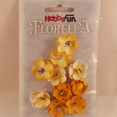 Flores de papel amarelas e brancas para scrapbooking